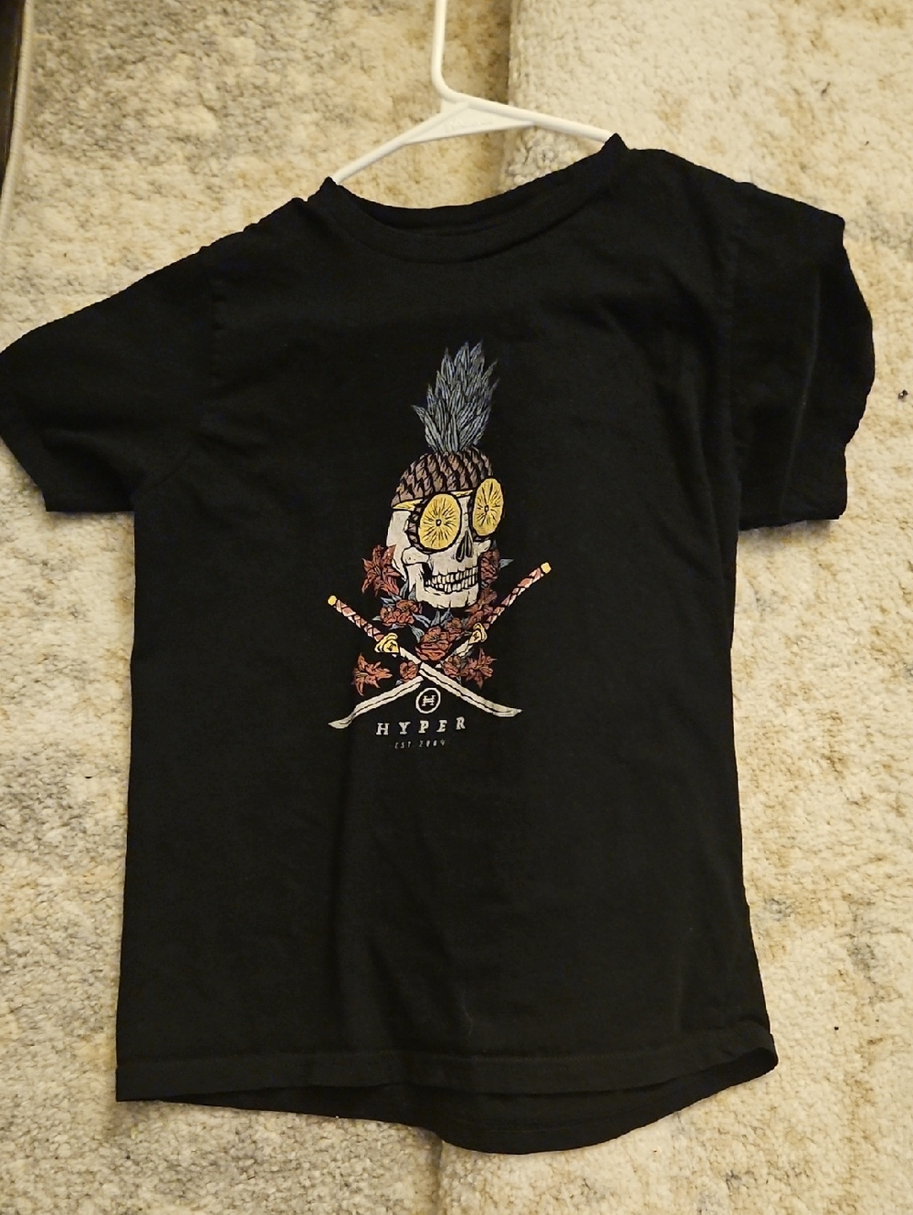 Hyper Black Tee with Pineapple Skull Graphic Kids Size L
